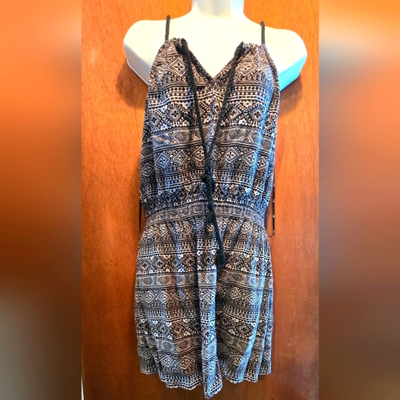 XXI Dresses & Skirts - XXI NWOT Black & White Tribal Patterned Dress SzM